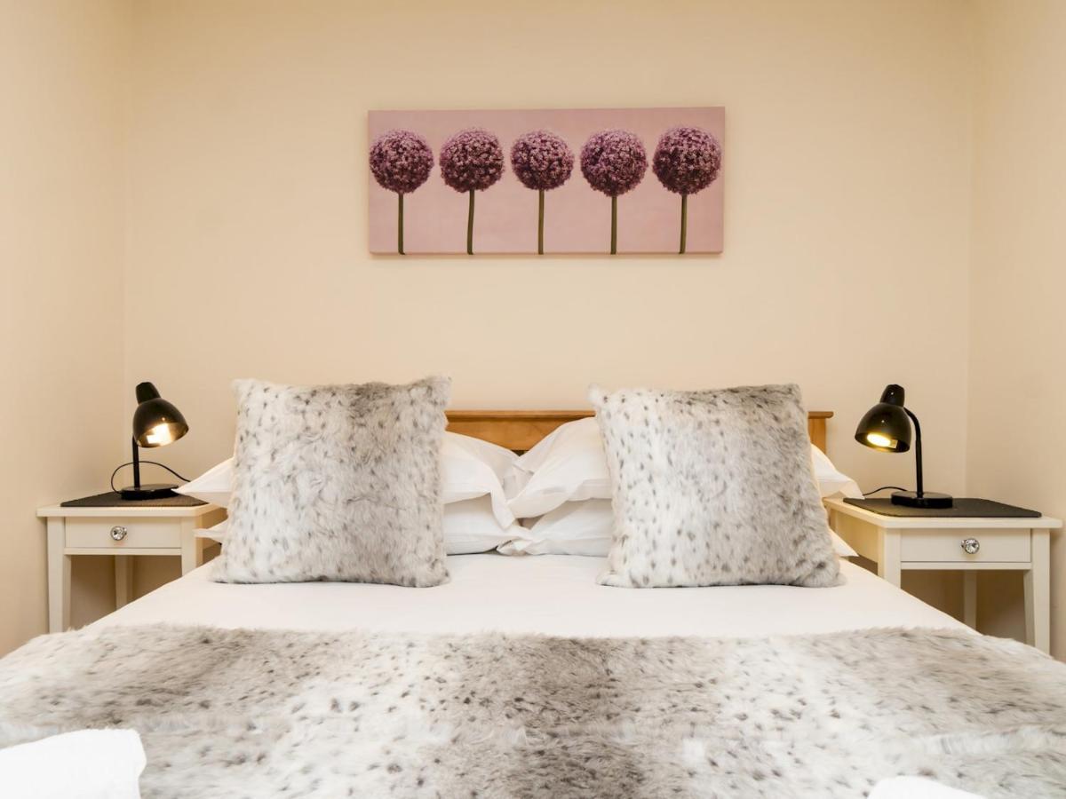 Pass The Keys Lovely 1 Bed Apartment With Free Parking Bath Eksteriør billede